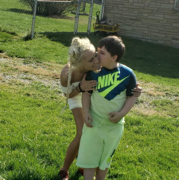 Meet your Posher, Ana - Picture 1 of 4